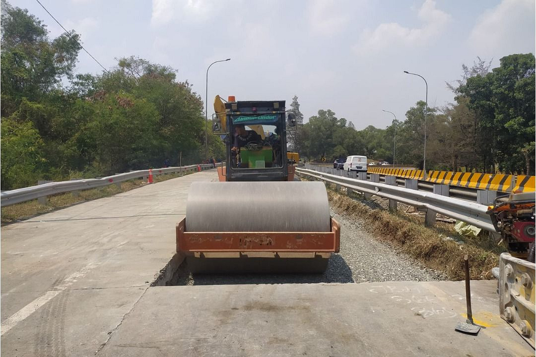 Jaga Kenyamanan Pengguna Jalan, JTT Lanjutkan Pemeliharaan di Tol Jakarta–Cikampek