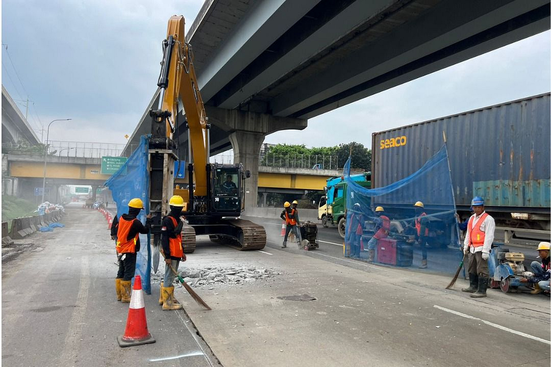 Ensure Optimal Toll Road Quality, JTT Continues Maintenance on Jakarta–Cikampek Toll Road