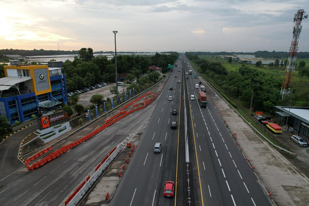 Malam Tahun Baru Arus dari Timur Trans Jawa Meningkat, JTT Hadir Melayani Sepenuh Hati