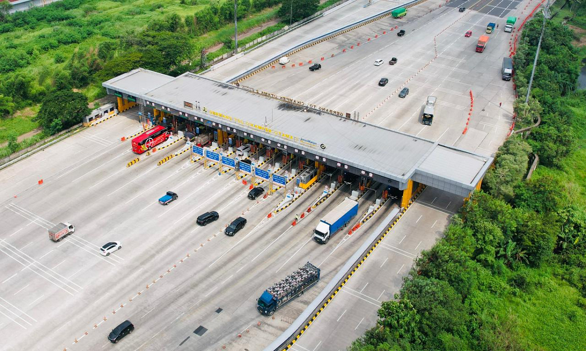 Pergerakan Menuju Timur Trans Jawa Meningkat 33% Kendaraan Melewati GT Cikampek Utama H-3 Imlek 2026