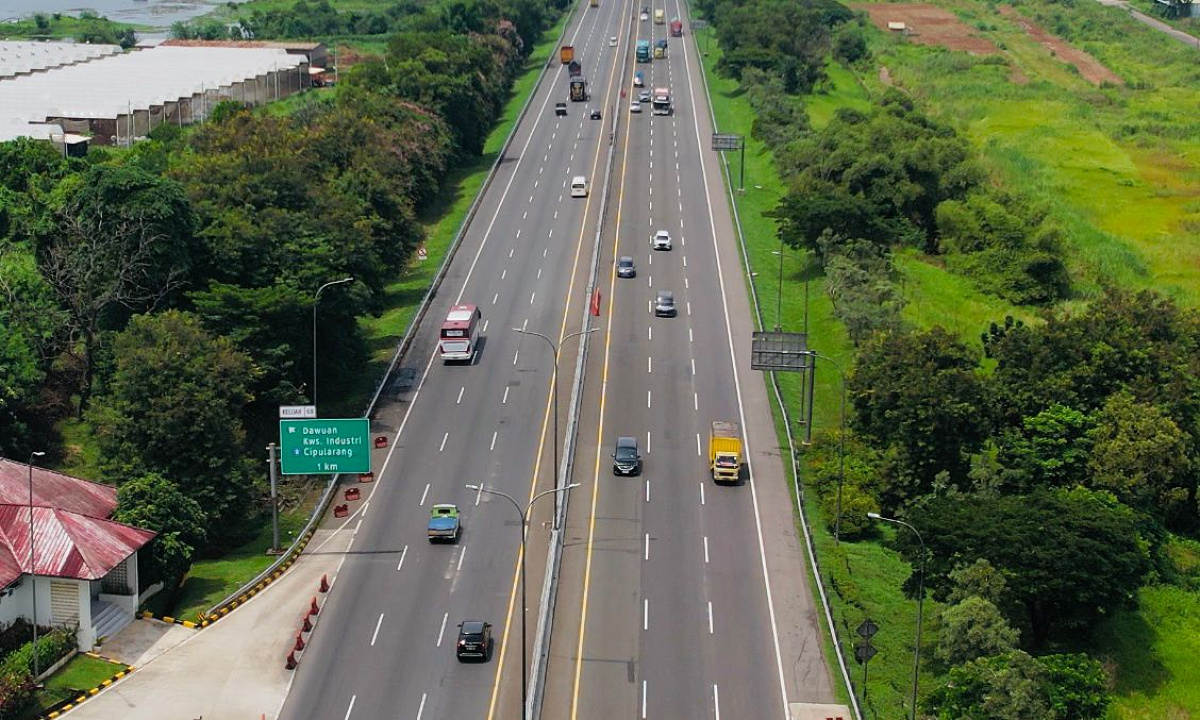 H-2 Imlek 2026 Mobilitas Menuju Timur Trans Jawa Melonjak, 119 Ribu Kendaraan Lintasi GT Cikampek Utama