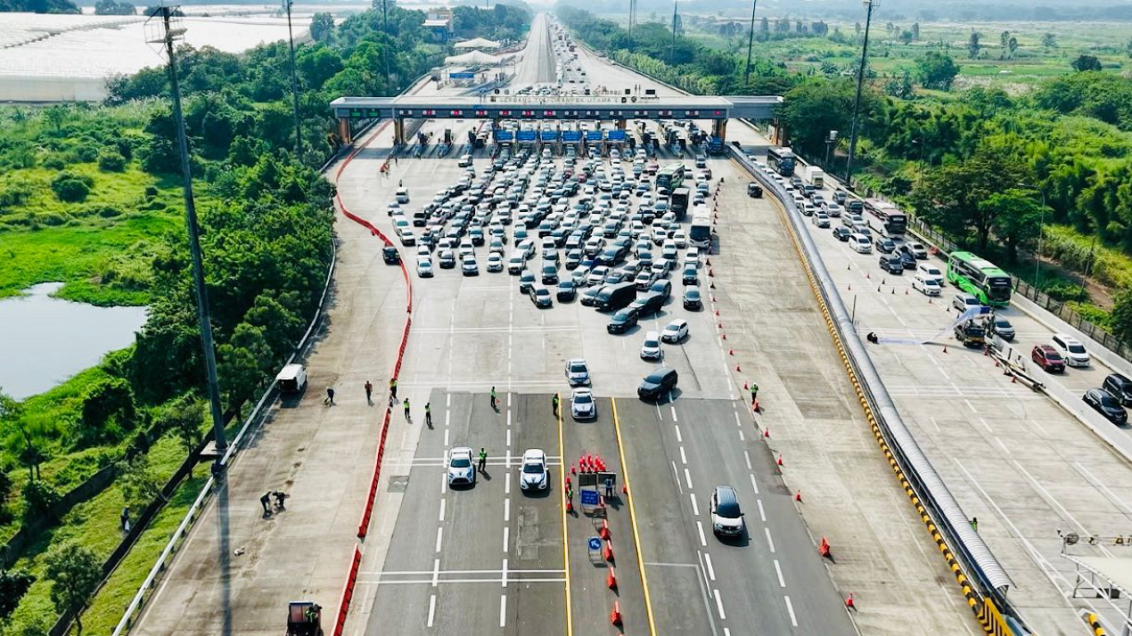 Dukung Rekayasa Lalu Lintas Oneway Tahap I, JTT Berlakukan Contraflow dari KM 55 s.d KM 70 Arah Cikampek Ruas Jalan Tol Jakarta-Cikampek Atas Diskresi Kepolisian