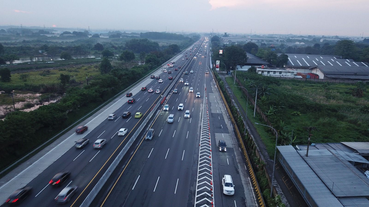 Contraflow Dihentikan, Lalu Lintas Ruas Tol Jakarta–Cikampek Kembali Normal