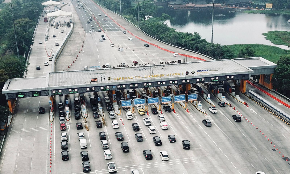 Lalu Lintas Arus Balik Idulfitri 1447H/2026, JTT Lakukan Pengaturan Gardu di Gerbang Tol Cikampek Utama