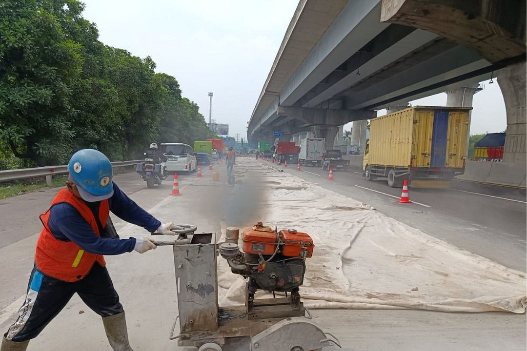 Jaga Keandalan Infrastruktur, JTT Lakukan Pemeliharaan Rutin Jalan Tol Jakarta–Cikampek