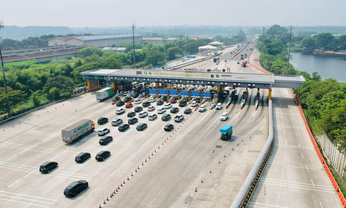 Mobilitas Libur Panjang Meningkat, Arus Kendaraan Menuju Timur Trans Jawa Naik 42% di GT Cikampek Utama