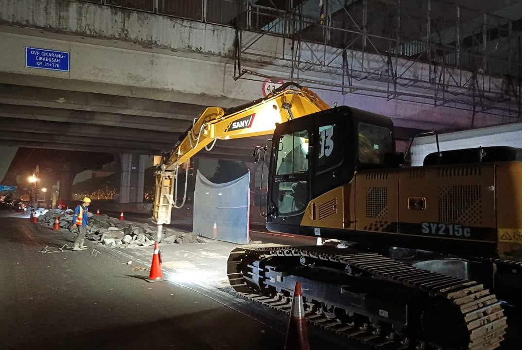 Pastikan Kondisi Jalan Tetap Optimal, JTT Lakukan Pemeliharaan Rutin Jalan Tol Jakarta–Cikampek