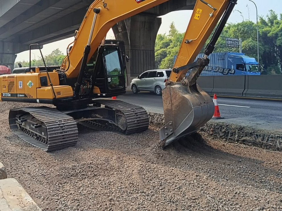 Jaga Keandalan Infrastruktur, JTT Laksanakan Pemeliharaan Jalan Tol Jakarta–Cikampek