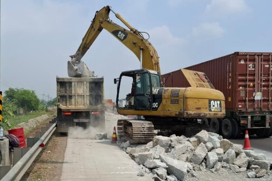 JTT Jaga Keandalan Infrastruktur melalui Pemeliharaan Jalan Tol Jakarta–Cikampek