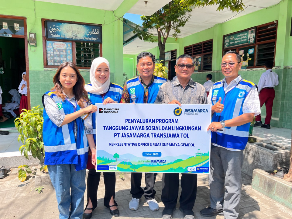 Dukung Peningkatan Sarana Pendidikan, JTT Salurkan Bantuan kepada Sekolah MI Al Karimah di Surabaya