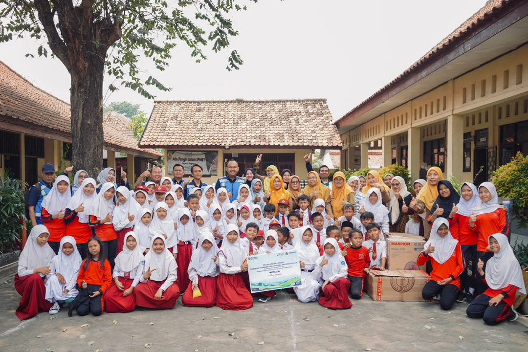 Dukung Kenyamanan Belajar Siswa, JTT Salurkan Bantuan Sarana Pendidikan di Bekasi