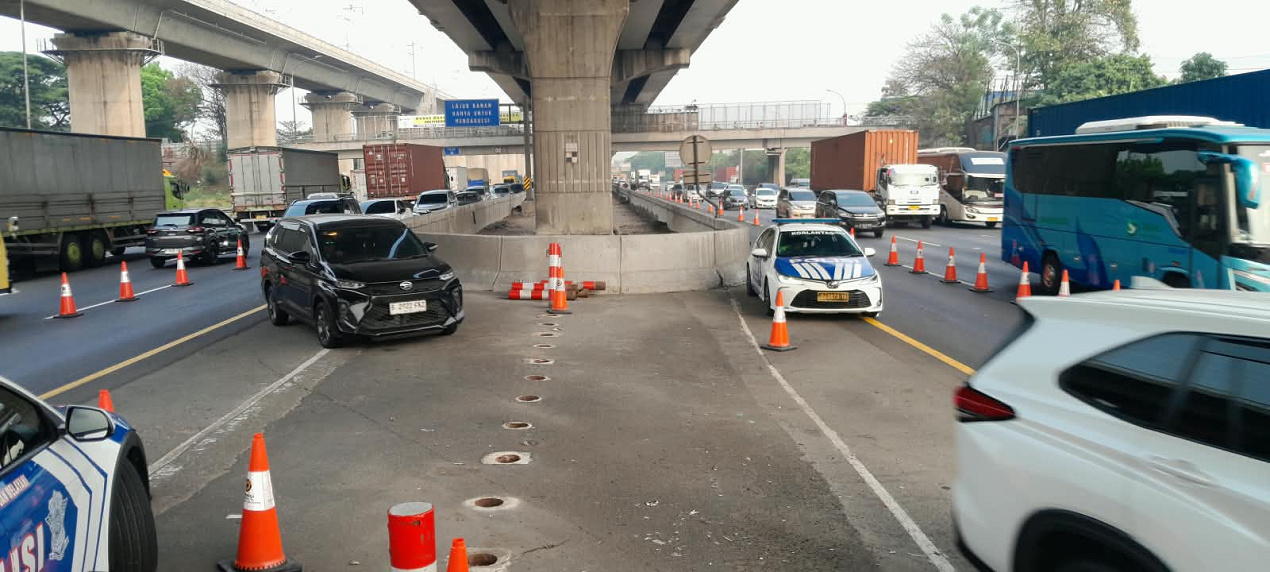 Atas Diskresi Kepolisian, Contraflow KM 21 s.d. KM 23 Arah Cikampek Diberlakukan