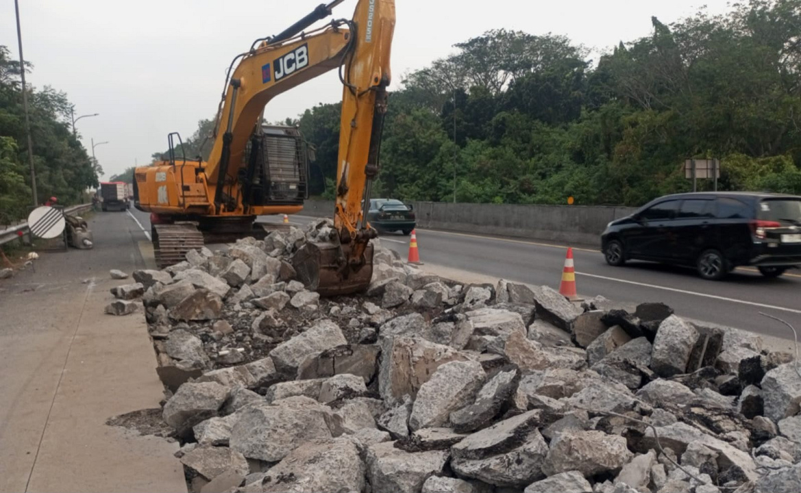 Dukung Kenyamanan Pengguna Jalan, JTT Lakukan Pemeliharaan Ruas Tol Palimanan-Kanci