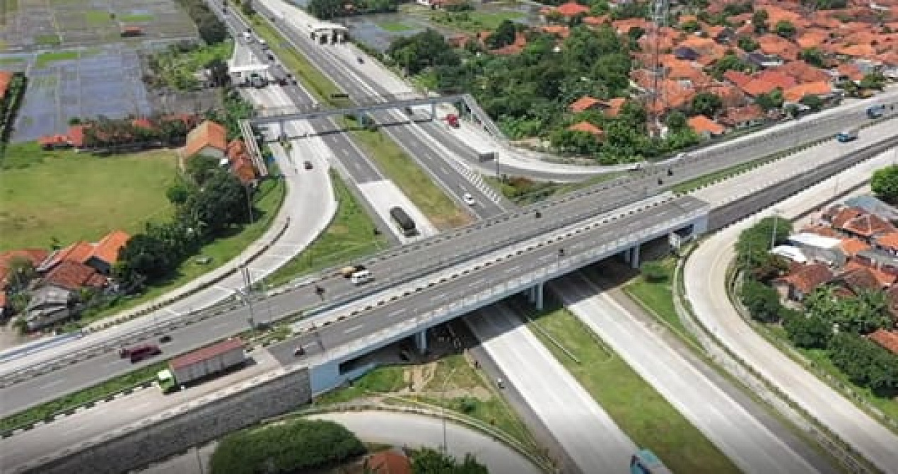 "As a Connector to the Central Java Region, the Palimanan-Kanci Toll Road Accelerates Travel Time."