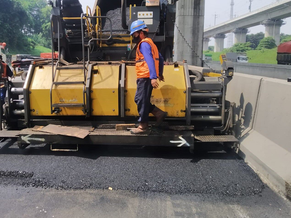  Upayakan Peningkatan Keamanan dan Kenyamanan Pengguna Jalan, PT JTT Perbaiki Ruas Jalan Tol Jakarta-Cikampek
