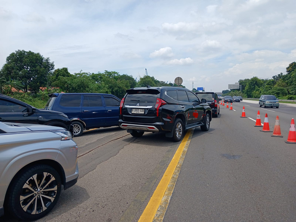 Lalu Lintas Normal, JTT Hentikan Rekayasa Lalu Contraflow KM 55 s.d KM 65 Arah Cikampek Ruas Jalan Tol Jakarta-Cikampek