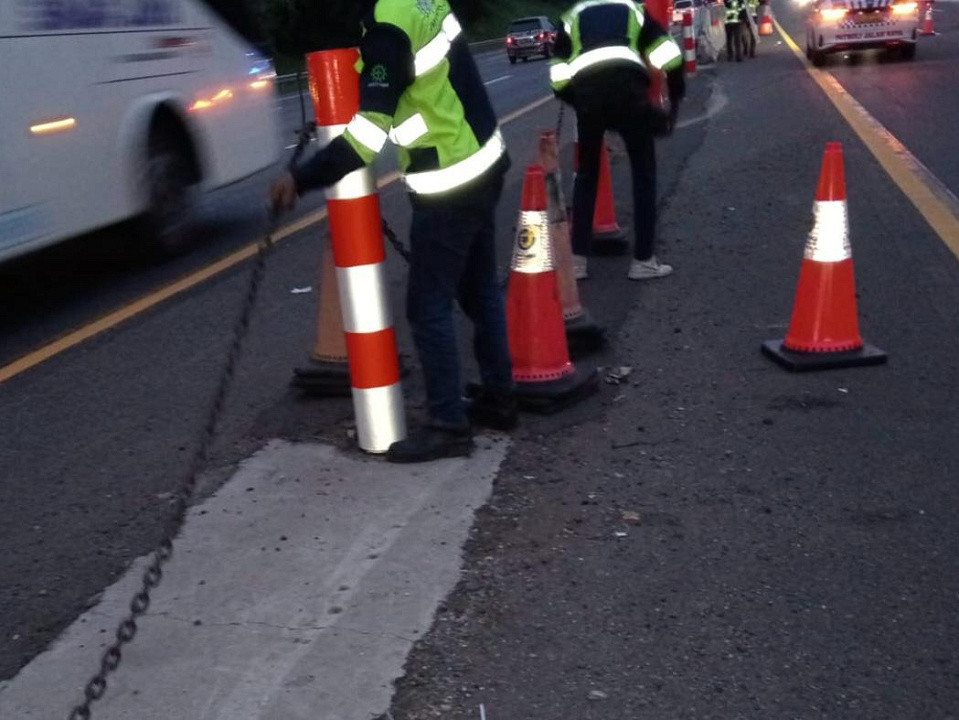 Based on Police Discretion, JTT Expands Contraflow to 2 Lanes at KM 55 Towards Cikampek on the Jakarta–Cikampek Toll Road